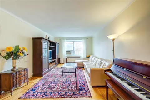 99-45 67th Rd #504, Forest Hills, NY 11375