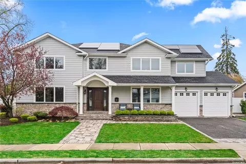21 Sagamore Way N, Jericho, NY 11753