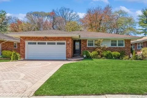 910 Willowbend Ln, Baldwin, NY 11510