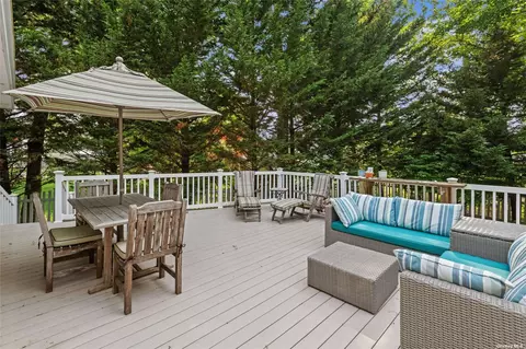10105 Soundview Ave, Southold, NY 11971