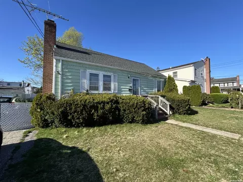 101 Willard Ave, Farmingdale, NY 11735