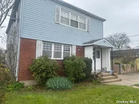 71 Mason St, Hempstead, NY 11550