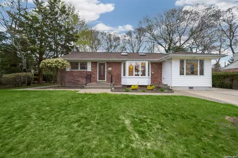 19 Carldon Rd, Commack, NY 11725