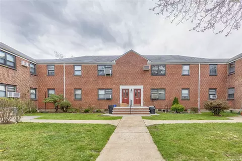 160-18 Cross Island Pkwy #UPPER, Whitestone, NY 11357