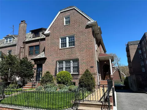 33-45 86th St, Jackson Heights, NY 11372