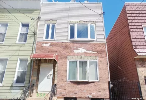 559 Fairview Ave, Glendale, NY 11385
