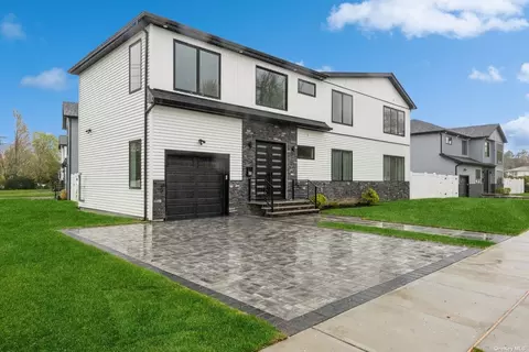 33 Floral Ave, Bethpage, NY 11714