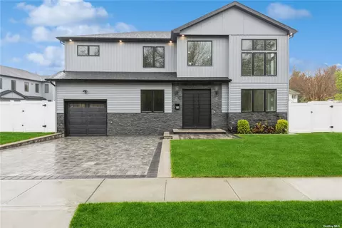 35 Floral Ave, Bethpage, NY 11714