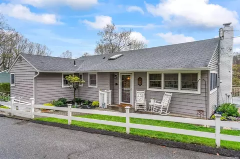 61 Potter Ln, Halesite, NY 11743