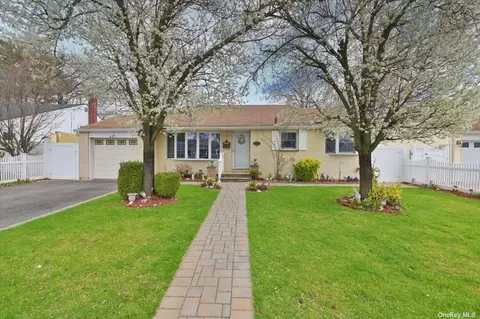 225 Eastlake Ave, Massapequa Park, NY 11762