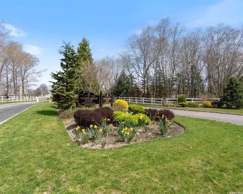 92 Golden Spruce Dr #2, Calverton, NY 11933