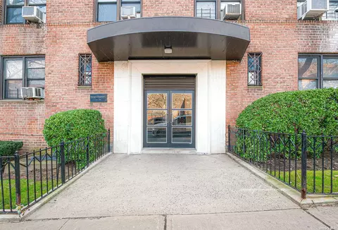 102-32 65th Ave #A57, Forest Hills, NY 11375