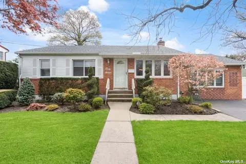 47 Dolores, Malverne, NY 11565
