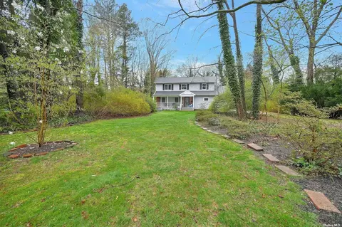 123 Buttercup Ln, Huntington, NY 11743