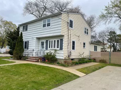 919 Wilson Blvd, Central Islip, NY 11722
