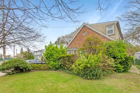 455 Hempstead Gardens Dr, West Hempstead, NY 11552