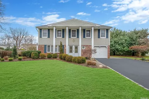 45 Dorchester Rd, Smithtown, NY 11787