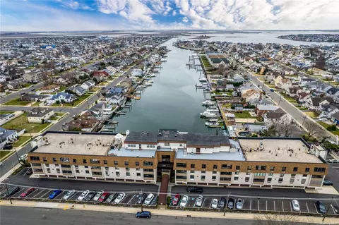 31 Casino St #4E, Freeport, NY 11520