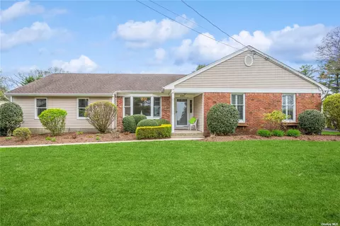 330 Great River Rd, Great River, NY 11739