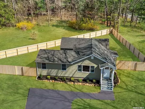 187 Mount Sinai Ave, Mount Sinai, NY 11766