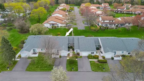 407 Bentley Ct #407, Saint James, NY 11780