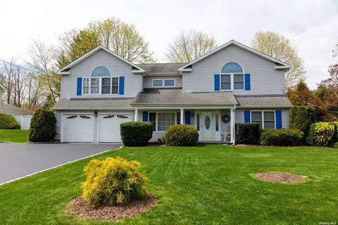 228 N Country Rd, Miller Place, NY 11764