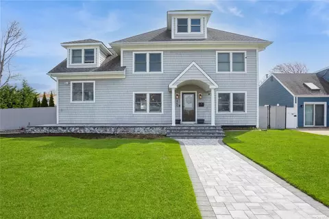 465 Bay Ave, Patchogue, NY 11772