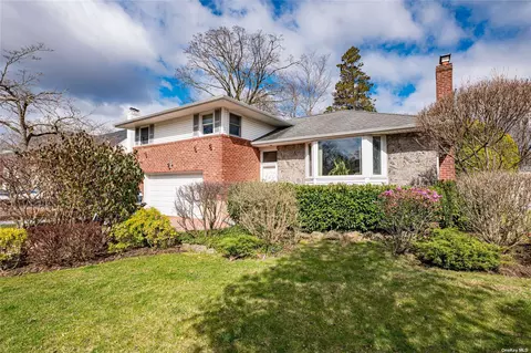 19 Andover Dr, Syosset, NY 11791