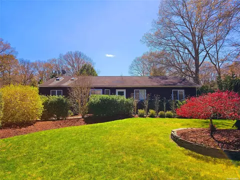 18 Madeline Rd, Ridge, NY 11961