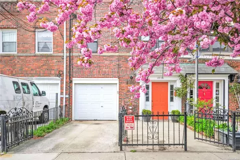 48-06 28th Ave, Astoria, NY 11103