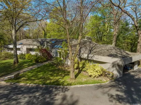 20 Hill Rd, Sands Point, NY 11050