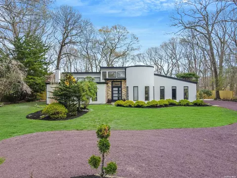40 Dogwood Ln, Wading River, NY 11792