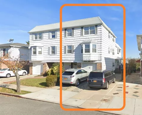 16-35 Bell Blvd, Bayside, NY 11360