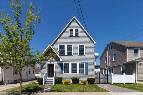 101 Lehigh St, Williston Park, NY 11596