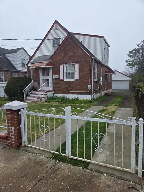 118-32 218th St, Cambria Heights, NY 11411