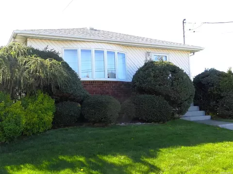 51 Whaley Ave, Bethpage, NY 11714