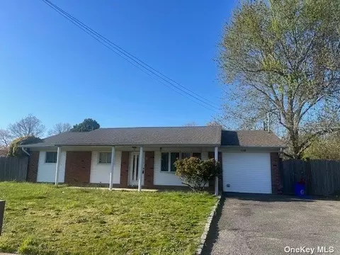 105 Nathalie Ave, Amityville, NY 11701