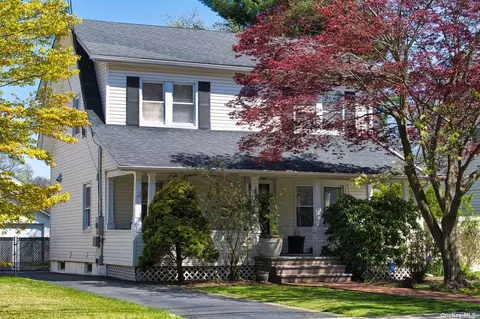 208 Pennsylvania Ave, Freeport, NY 11520