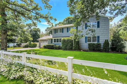 205 Railroad St, Bayport, NY 11705