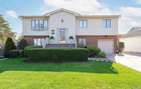 58 Central Ave, Westbury, NY 11590