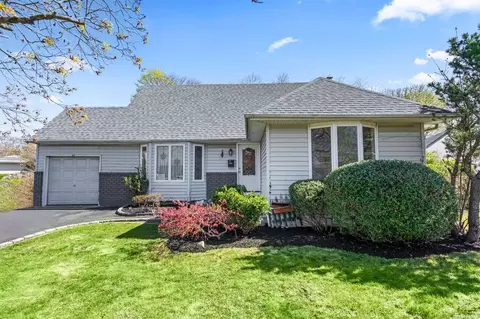 37 Pickwick Dr, Commack, NY 11725