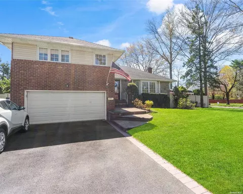 61 Parkway Dr, Syosset, NY 11791