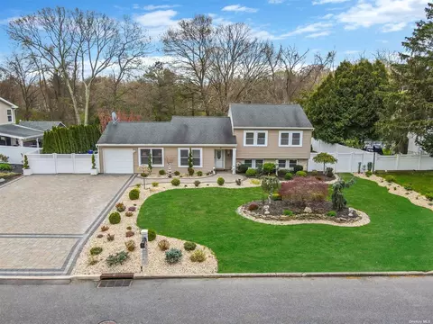 47 Sequoia Dr, Coram, NY 11727