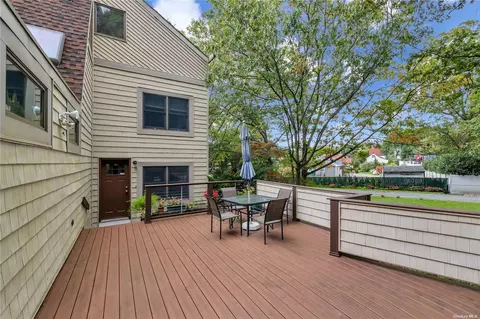 127 Caroline Ave, Port Jefferson, NY 11777