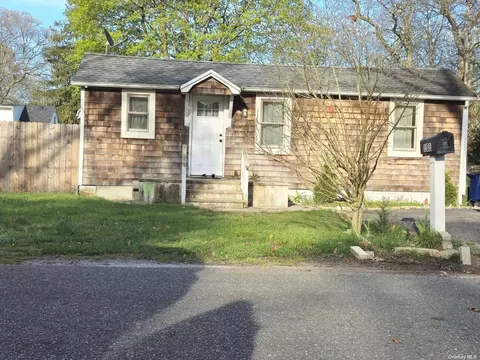 151 Lakeview Dr, Mastic Beach, NY 11951