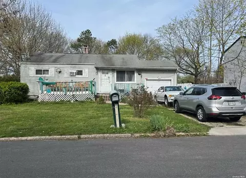 48 Pace Ave, Bellport, NY 11713