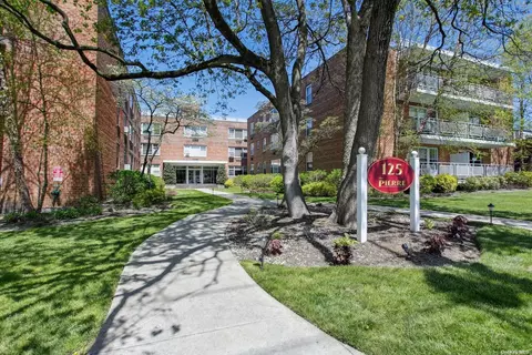 125 Main St #3N, Port Washington, NY 11050