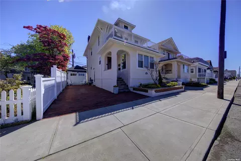 132 Roosevelt Blvd, Long Beach, NY 11561