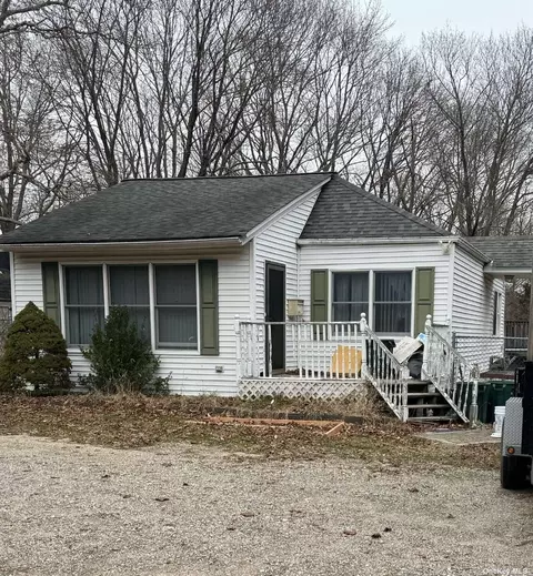 819 Canal Rd, Mount Sinai, NY 11766