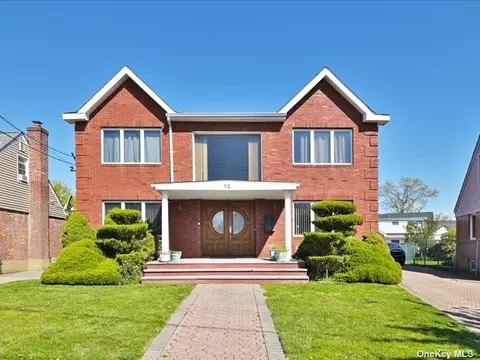 15 Tottenham, New Hyde Park, NY 11040